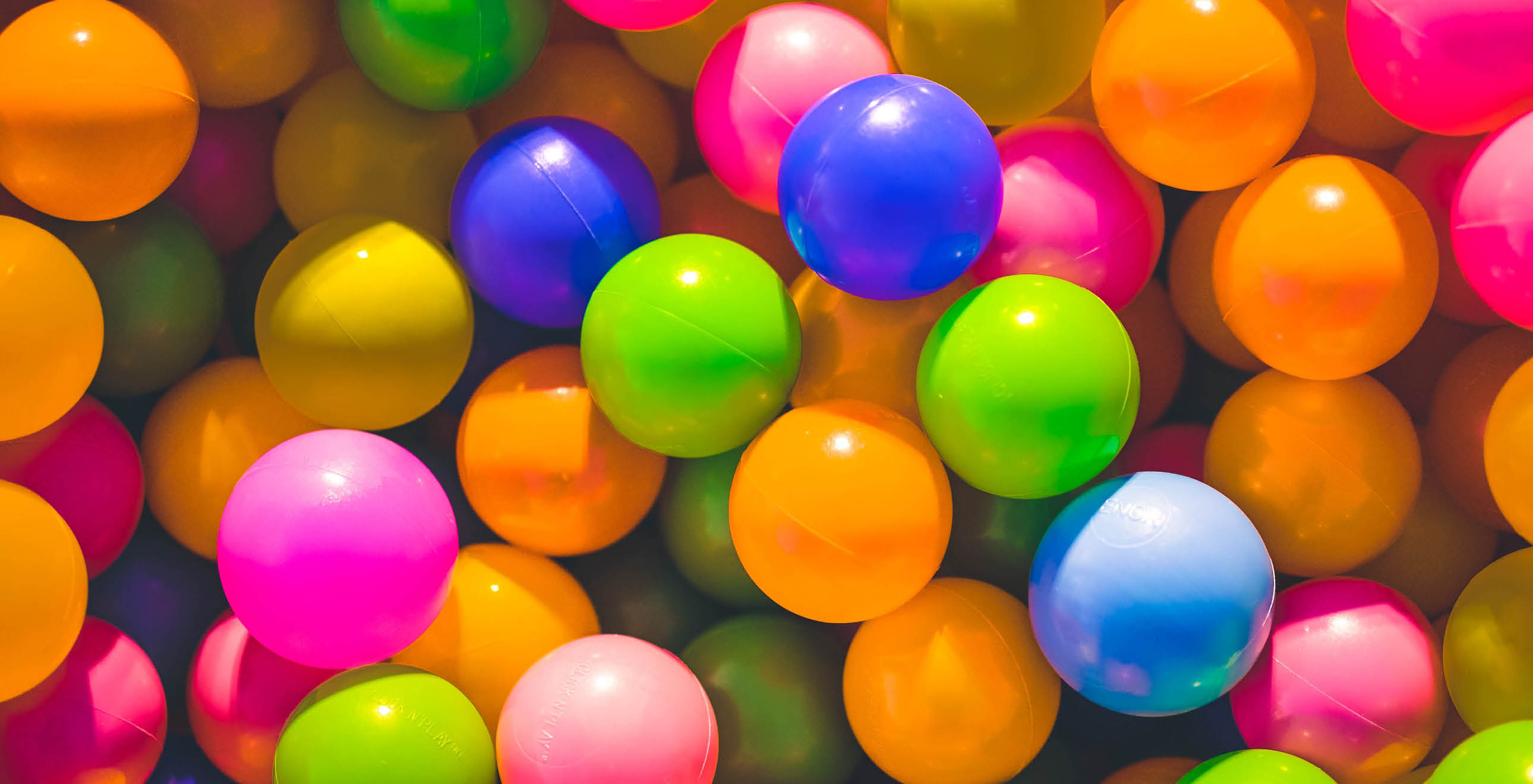 Many colourful plastic balls